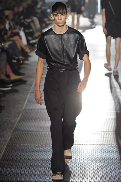 Look 17